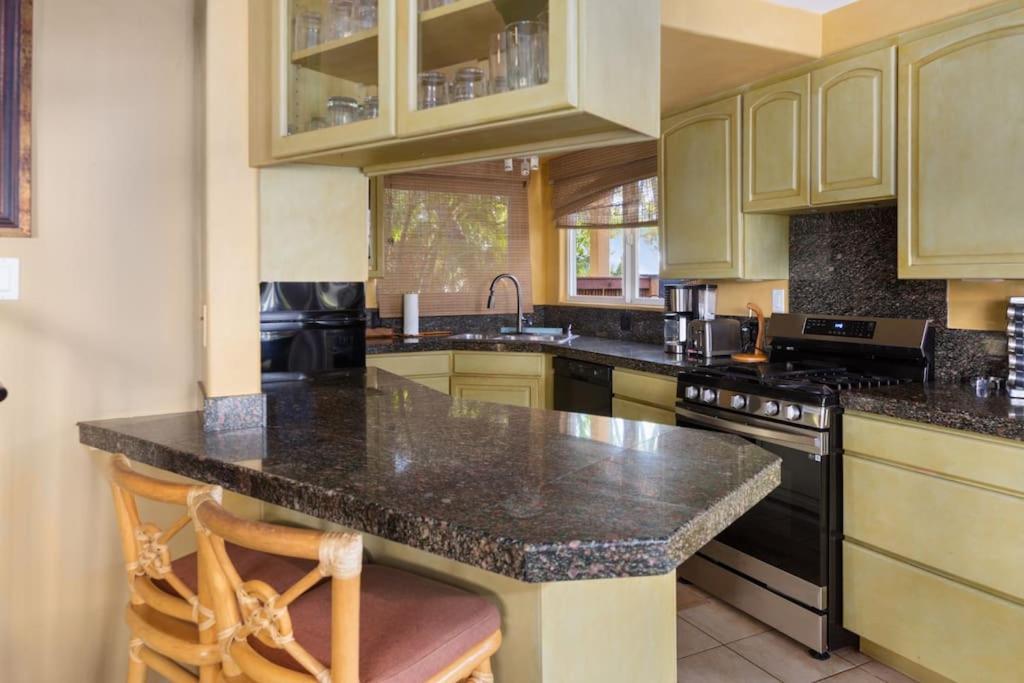 Plumeria Suite, 2-Bedrooms, Sleeps 6, Pool & Bbq, Pre-Renovation Summer Sale Kihei Luaran gambar